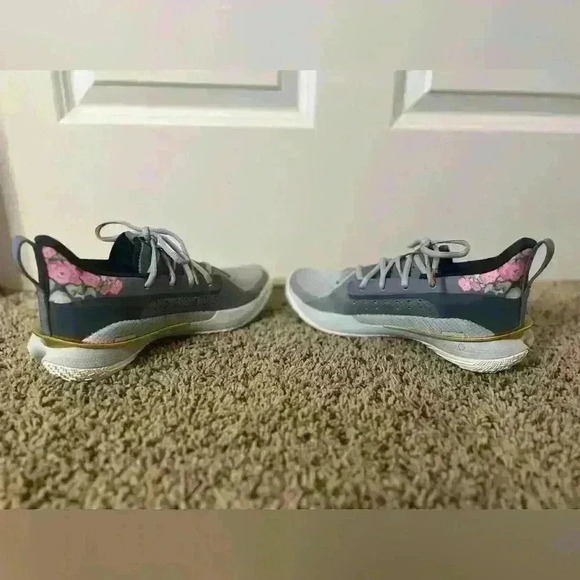 Under Armour Curry Shoes - Picture 7 of 9